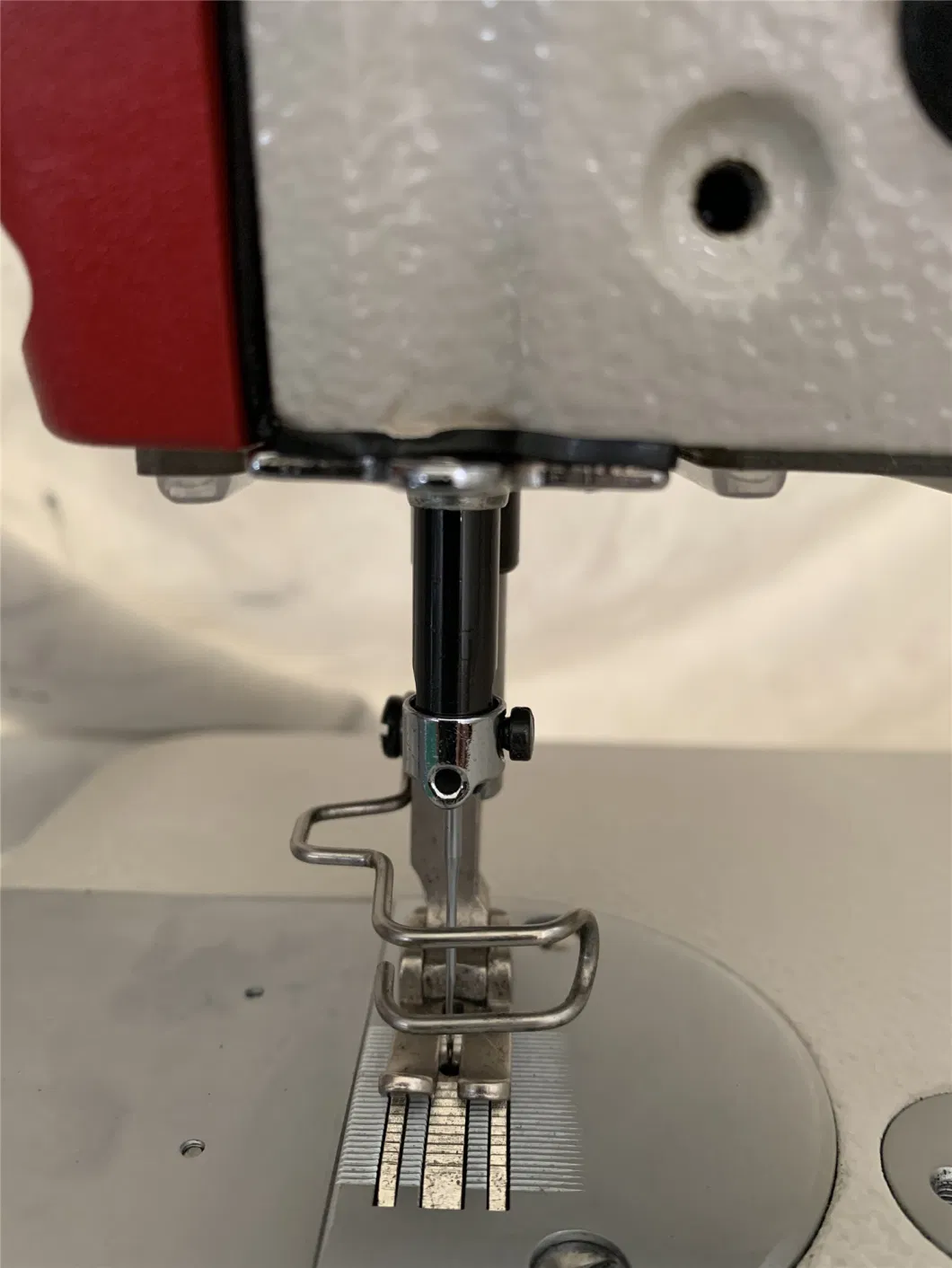 New Design Multi-Axes Moving Needle Feed Lockstitch Sewing Machine Fit 1985m