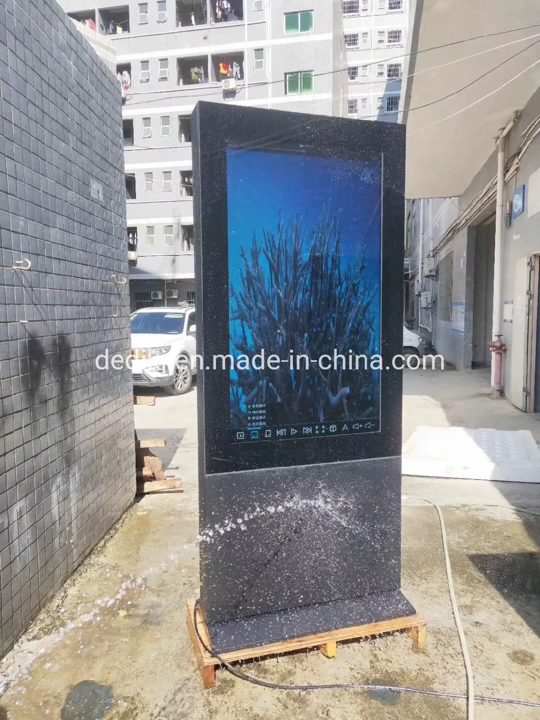 Waterproof IP65 Floorstanding Daylight Readable LCD for Panel Digital Poster 55inch 2500 Nits