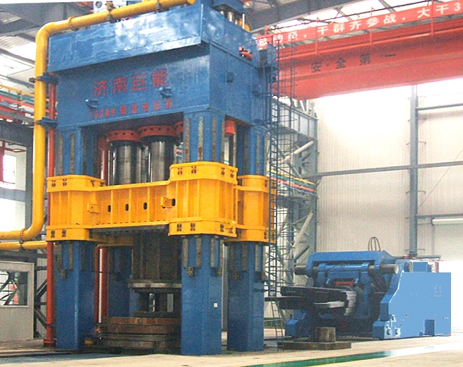 Rail Bound Forging Manipulator (5-120Ton) for Metal Material Forging