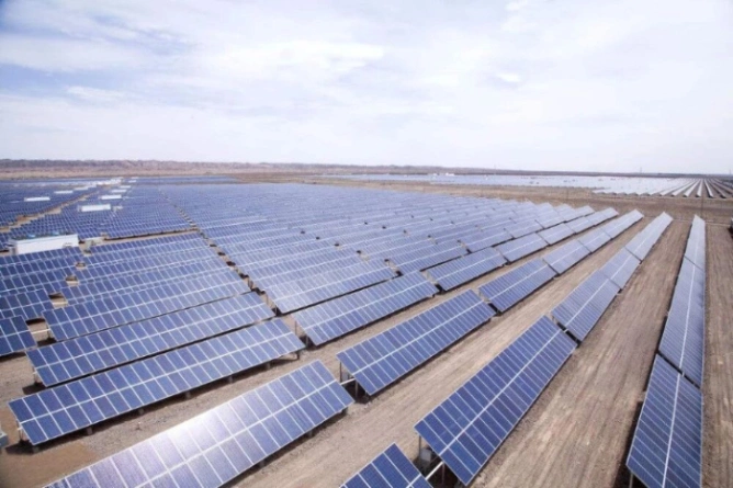 Chinese Photovoltaic Factory Price Risen Energy Tier 1 Solar Cells Perc Mono 670W 700W 1 Kw 5kw Solar Panel Basic Customization