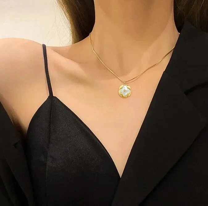 Designer Necklace Luxury Pendant Diamonds Necklaces Fashion for Women Mens Gold Silver Necklace