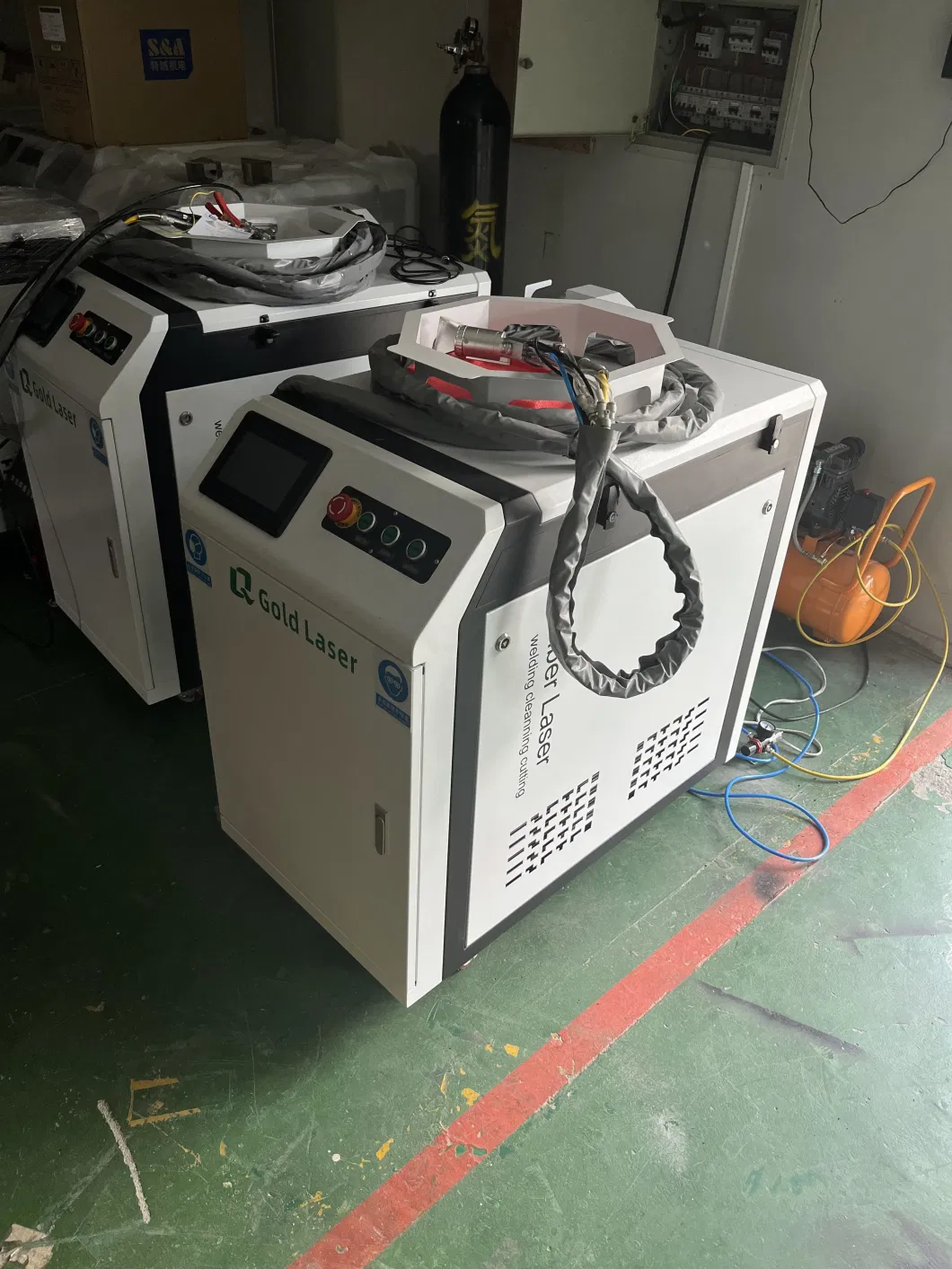 1500W Popular Handheld Fiber Laser Welding Machine Can Welding Window Frames