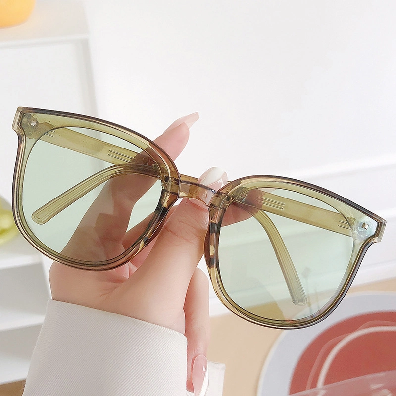 Banana Under Folding Two Generation Sunglasses Women&prime;s New UV Protection Sunscreen Large Frame Sunglasses Folding Glasses Portable Model (CFEGS004)