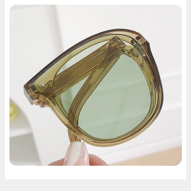 Banana Under Folding Two Generation Sunglasses Women&prime;s New UV Protection Sunscreen Large Frame Sunglasses Folding Glasses Portable Model (CFEGS004)