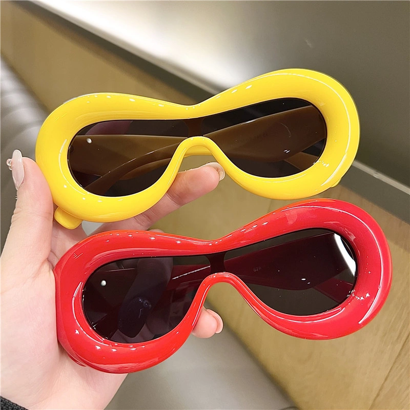 2023 New Arrival Trendy One-Piece Thick Frame Sunglasses Candy Color Party Women Eyewear Sun Shade