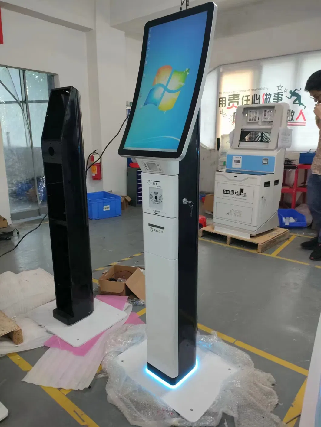 Interactive Telecom 32 Inch Free Standing Curved Screen Self Service Ordering Kiosk