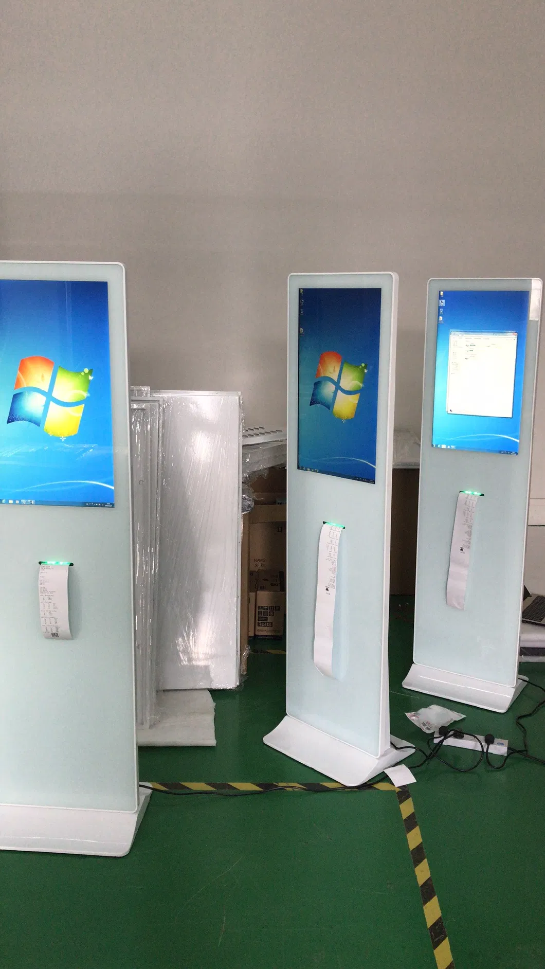 Mini Curved 23.6 Inch Self Service Kiosk Touch Screen Design Ordering for Fast Food Restaurant