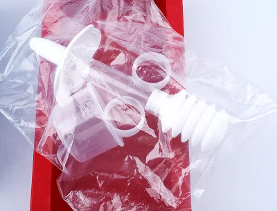 Dispositivo di alimentazione per medicina con tubo dell&prime;ago del bambino