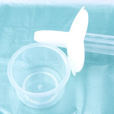 Dispositivo di alimentazione per medicina con tubo dell&prime;ago del bambino