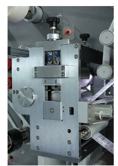 LQ-MD A7000 Rotary RFID Automatic Labelling Lamination Machine