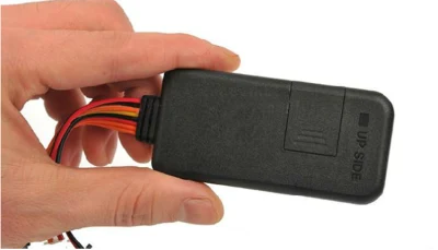 Устройство слежения GPS на машине с проводным подключением и питанием 12 в постоянного тока