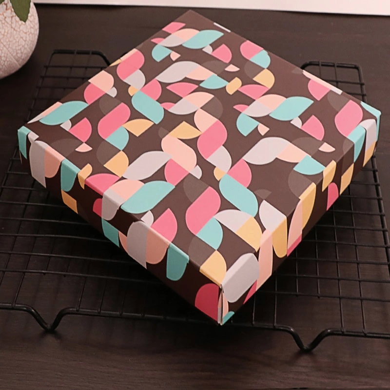 High Quality and Beautiful Chocolate Packaging Box with Decorative Stripes and Bows