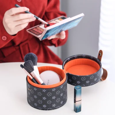 Set da tè in carino Sh2388 rotondo nero impermeabile in pelle PU Borse per valigie Mini Pennelli piccoli con logo personalizzato per un lusso cosmetico di viaggio Borsa per il trucco