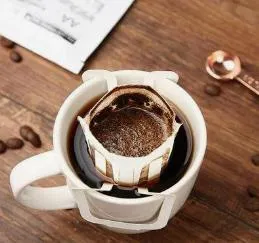 Macchina per la preparazione di sacchetti per caffè tacchino