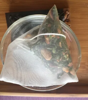 Bustina di tè di nylon vuota del triangolo di alta qualità di Eco della saldatura a caldo biodegradabile amichevole della piramide con il marchio su ordinazione