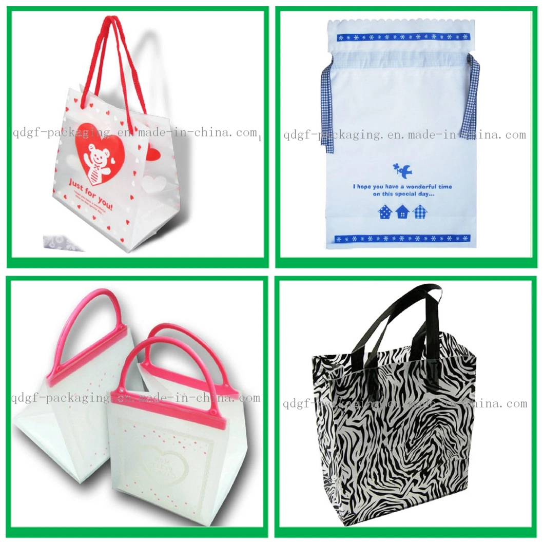 Large Plastic Bags for Pet Food Packaging Bags with Easy to Lift Plastic Handle. Flat Bottom Sealed on Eight Sides.