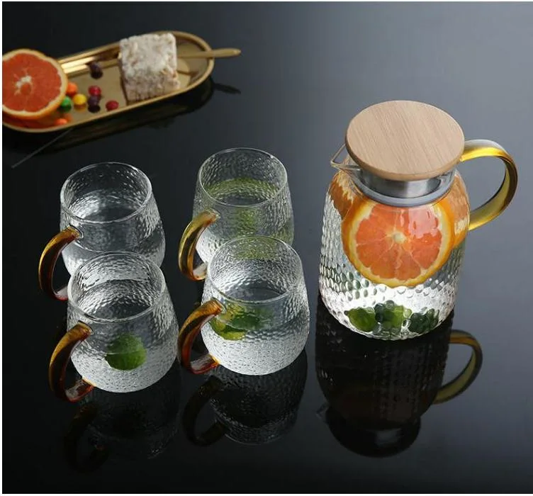 Large Capacity Glass Water Pitcher with Strainer Lid Beverage Carafe for Juice Lemon Water Iced Tea Glass Jug