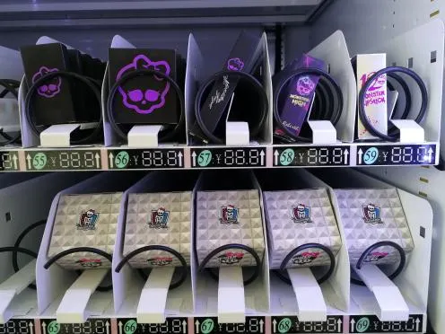 Lipstick Vending Machine Huge Capacity Facial Mask Vending Machine Banknote Qr Code