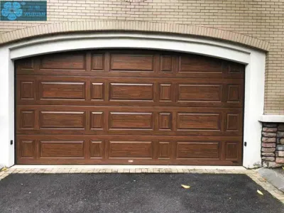 Moderna porta per garage a scorrimento elettrico in alluminio con sezione superiore zincata Pannello in PU isolato in metallo in acciaio porta per garage Home porta residenziale Porta
