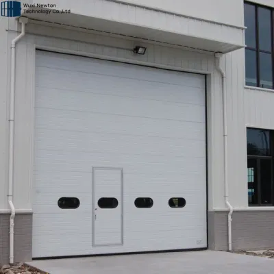Porte industriali con sistema di tenuta dock e piattaforma logistica