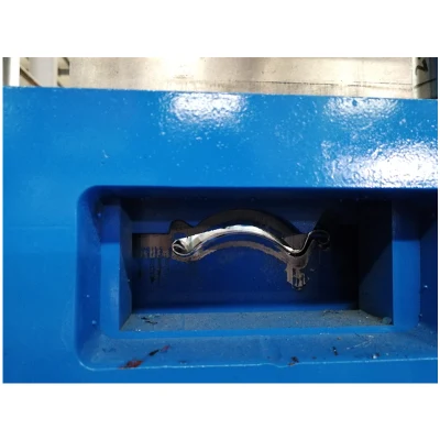 Porta per garage in metallo attrezzatura usata pressa macchinari per lavaggio macchina
