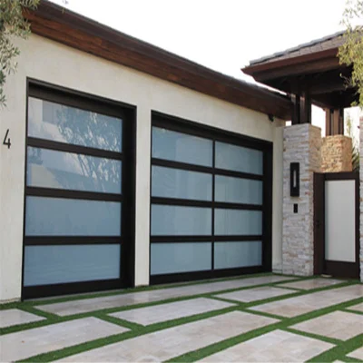 Sportello verticale per garage in alluminio con sezione superiore in vetro temprato di eccellente qualità