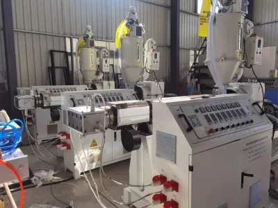 Produzione di pannelli per pannelli per soffitto con canalina per cavi ad angolo in PVC Line Windowsill Door Frame Fence Manufacturing Machine