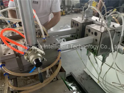 Produzione di estrusioni per condotti elettrici in PVC per canalina per cavi Bogda Linea