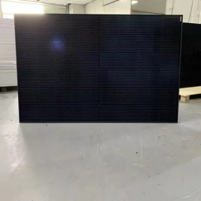 Telaio in silicone nero a semicella da 300 W 370 W e 400 W. Pannelli solari per sistemi di tetto per casa