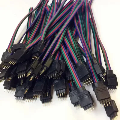 Striscia luminosa a colori a LED piatto a testa 4p maschio e femmina Cavo di collegamento RGB