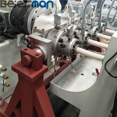 Certificazione CE 16 mm 20 mm 25 mm 32 mm quattro uscite in PVC piccolo Tubo di protezione cavo/tubo di acqua linea di produzione fabbrica buon prezzo