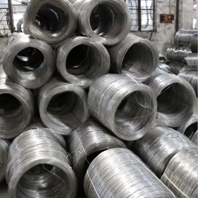 Filo in acciaio al carbonio economico di alta qualità 60 70 80 82b 82A Q195 Q235 SAE1022 SAE1006 filo SAE1018 1,0 mm 6,5 mm Filo in acciaio per molle da 5,5mm e 12 mm