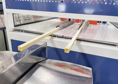Canalina per cavi in PVC per la realizzazione di canaline per cablaggio canalina per cavi in PVC Linea di produzione estrusione