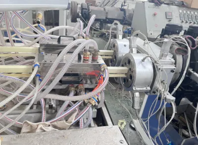 Canalina per cavi in PVC per la realizzazione di canaline per cablaggio canalina per cavi in PVC Linea di produzione estrusione