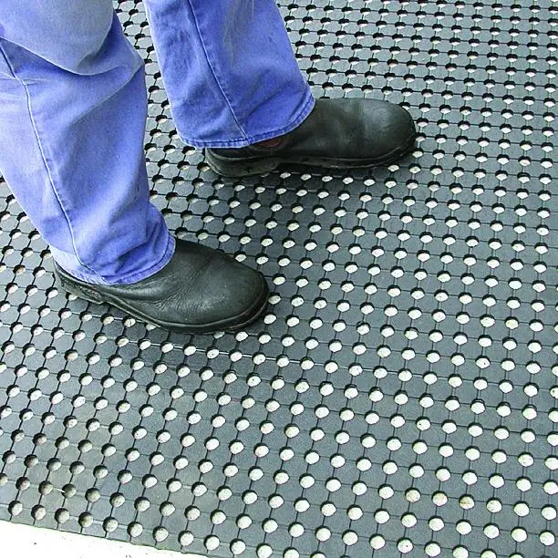 Durable Anti Slip and Oil Resistant Rubber Protection Mat for Car Truck Vans Ute Floor Matting Use