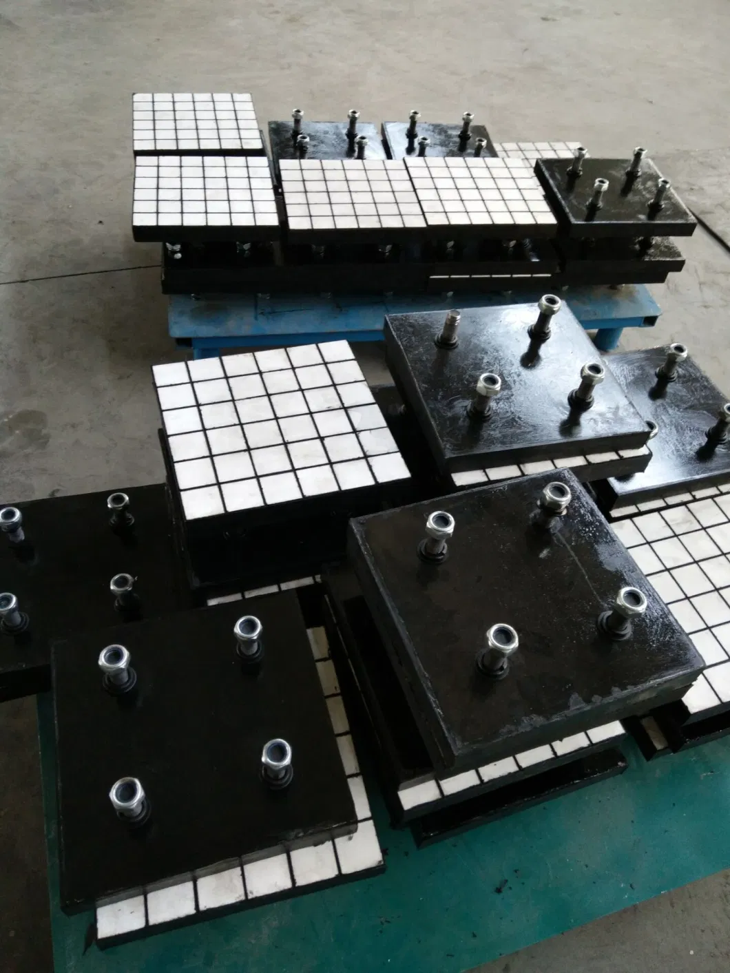 Wear Resistant Chute Plate Rubber Backed Ceramic Mats