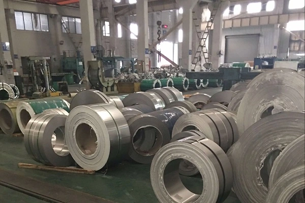 Stainless Steel Coil Strip ASTM AISI Ss 304 304L 309S 310S 316L 317 321 Inox 410 420 430 2b, Ba, Hairline, No. 4, 8K, Mirror Cold/Hot Rolled and Various Surface