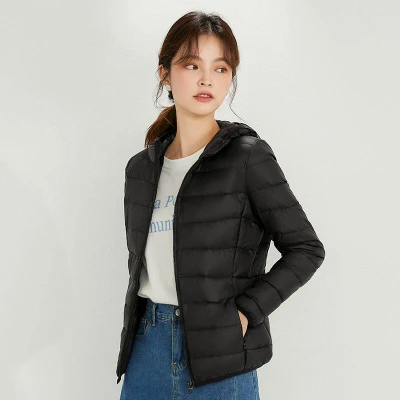  Chaqueta de plumón de pato corta Lady elegante de fábrica con Sombrero