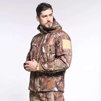  Nueva ropa para exteriores Tiburón piel Softshell carga traje cálido Grab Traje de caza de camuflaje de terciopelo impermeable para hombres uniforme de ACU