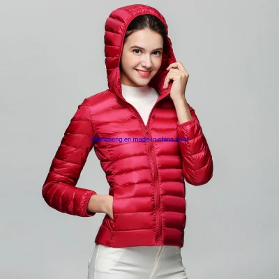 Inverno sottile Super leggero bianco anatra corto Feather rosso con cappuccio Giacca da donna Ultralight Down