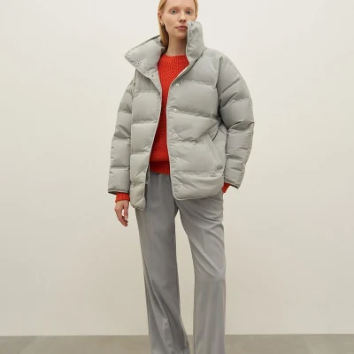 Nuovo stile minimalista Autunno-Inverno Donna impermeabile nylon opaco Seamles Bombardiere Giacca Down con Snap in grigio per l′ufficio