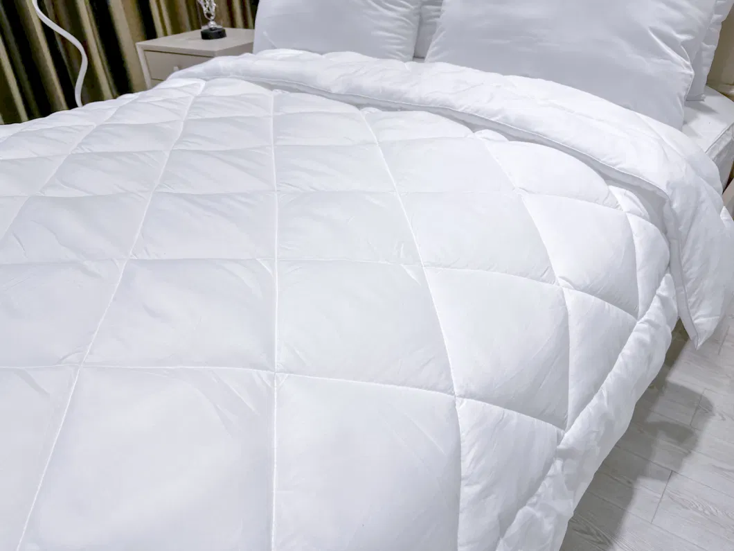 China Manufacturer Home Textile Nice Quality Cheap Price All Seasons Wholesale New Stitching Design White Hotel Microfiber Polyester Quilted Fluffy Duvet