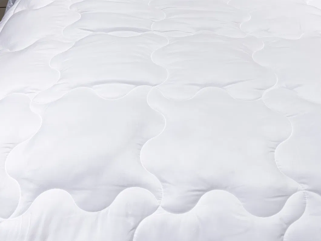 Factory Supplier White Microfiber Customized Quilt Queen Size Comforter Blanket Cotton Duvet