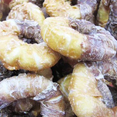  Prodotti per la pulizia dei denti del cane biologico Cowhide espanso Pollo spalmato Ciambelle snack gatto cane snack Dry Food