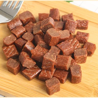Commercio all&prime;ingrosso snack manzo granulare Strip di manzo sfuso formazione di carne cubica Premiare il cibo per cani