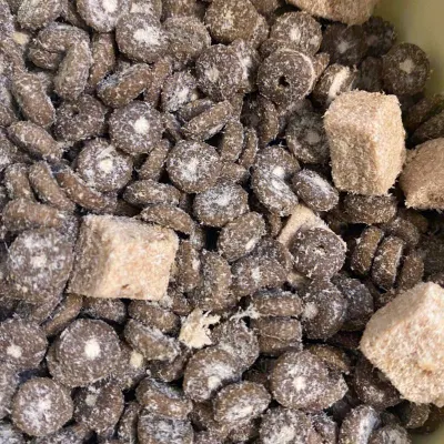  Commercio all&prime;ingrosso di alimenti per cani e alimenti per animali domestici sciolti e portatili