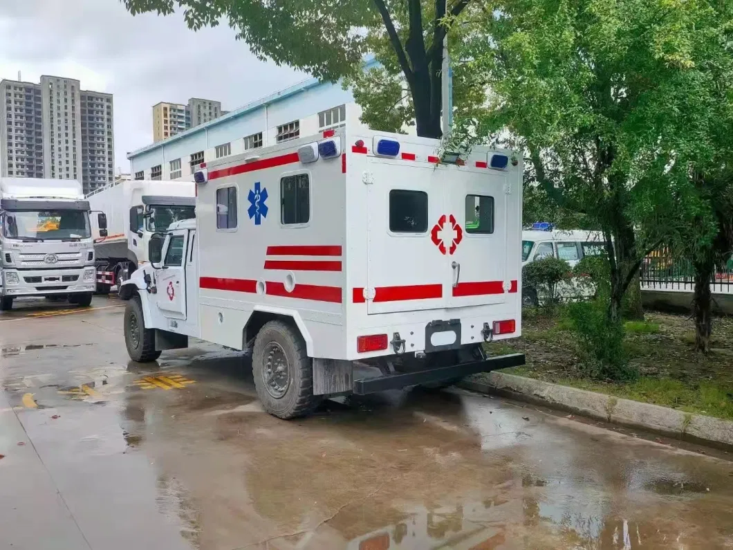 Dongfeng High Quality 4X4 Ambulance/Box Type Ambulance