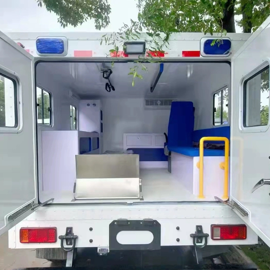 Dongfeng High Quality 4X4 Ambulance/Box Type Ambulance