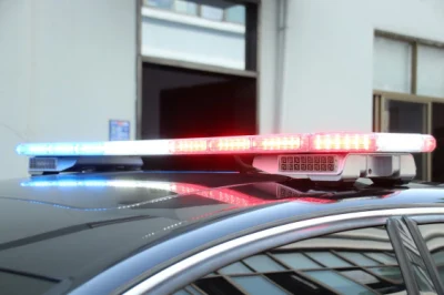 LED di avvertimento in lega di alluminio SENken barra luminosa 396W SAE e-MARK per Macchina della polizia con altoparlante integrato nella staffa