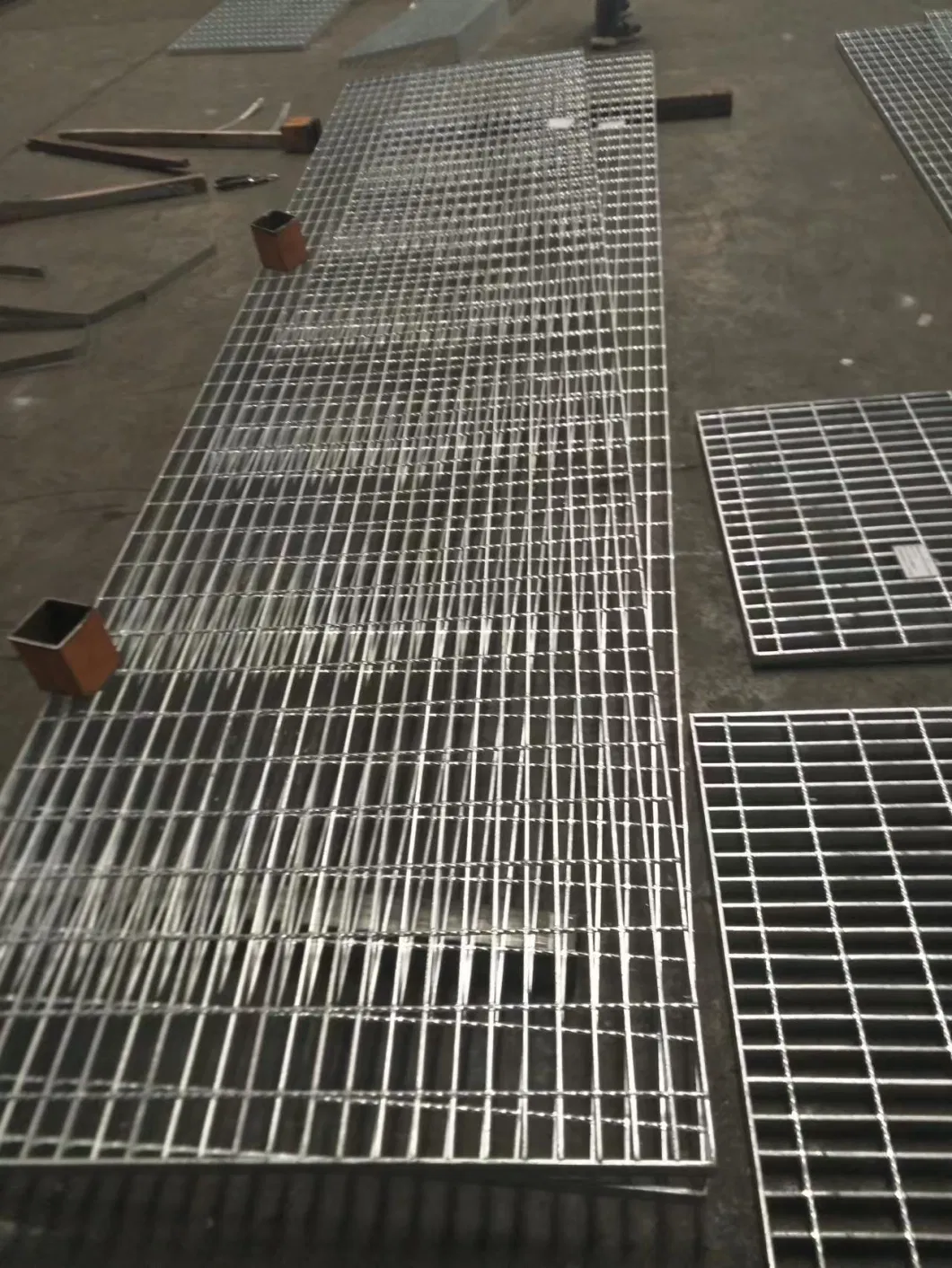 High Quality Hot Dipped Galvanized Press Welded Steel Bar Grating for Walkways/Flooring